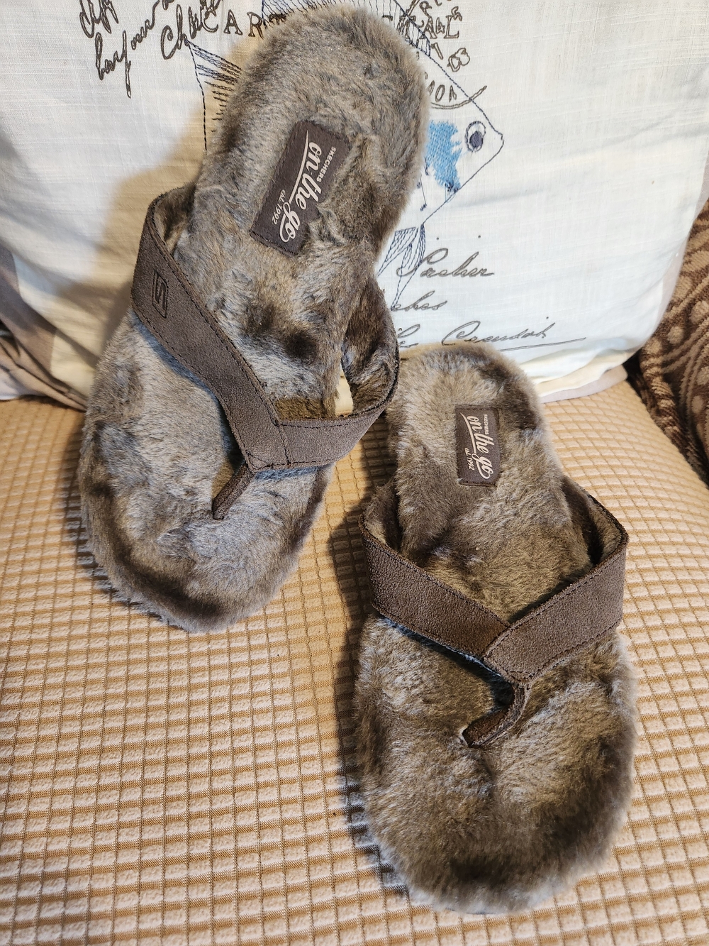 Sketchers ON thE Go Brown Faux-Fur Flip Flop Sandals Size 7